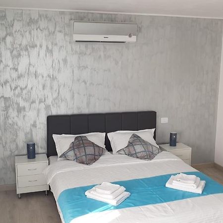 Water Lily Apartment - Self Check-In Oradea Eksteriør billede
