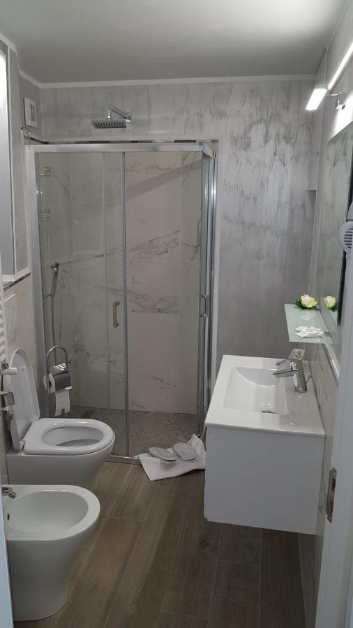 Water Lily Apartment - Self Check-In Oradea Eksteriør billede