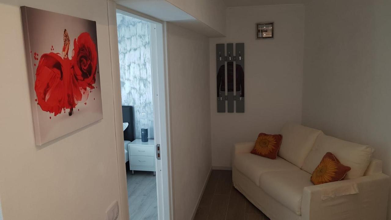 Water Lily Apartment - Self Check-In Oradea Eksteriør billede