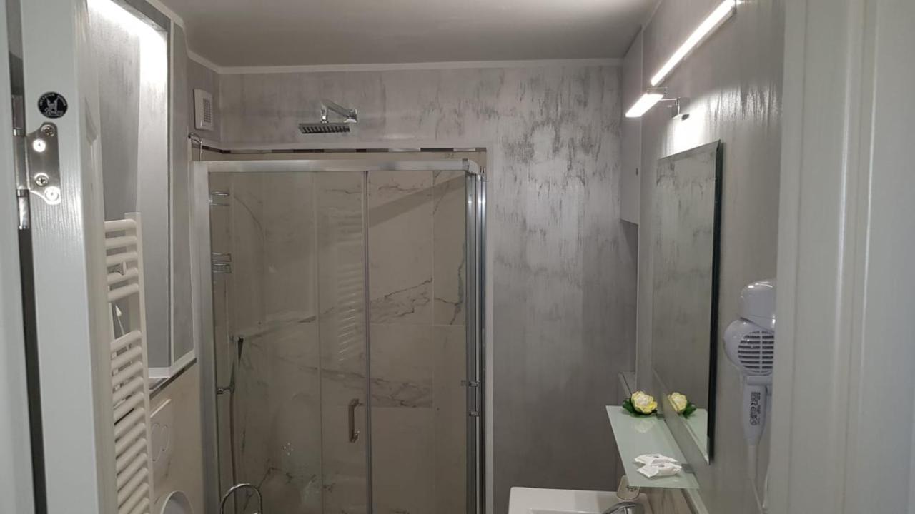 Water Lily Apartment - Self Check-In Oradea Eksteriør billede
