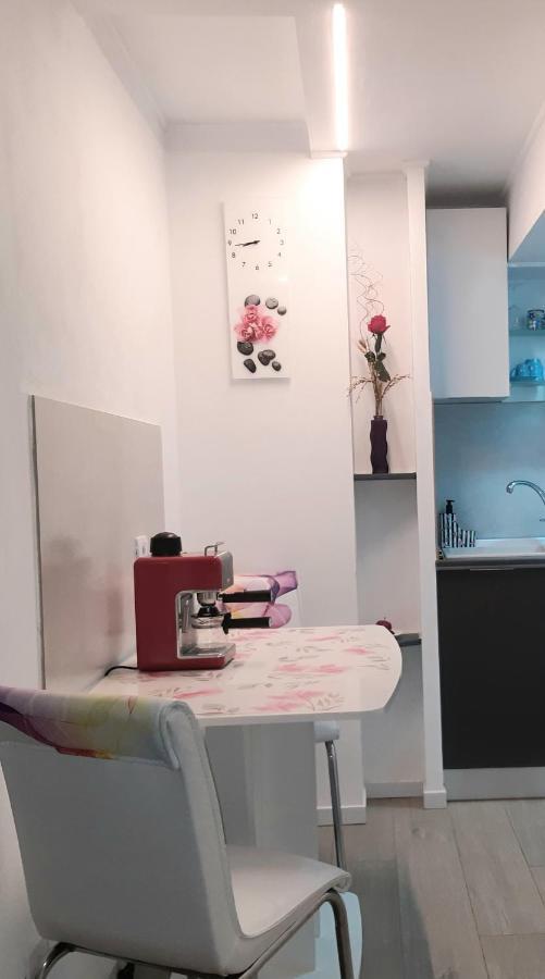Water Lily Apartment - Self Check-In Oradea Eksteriør billede